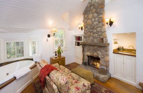 Upper East Bed & Breakfast | Simpson House Inn