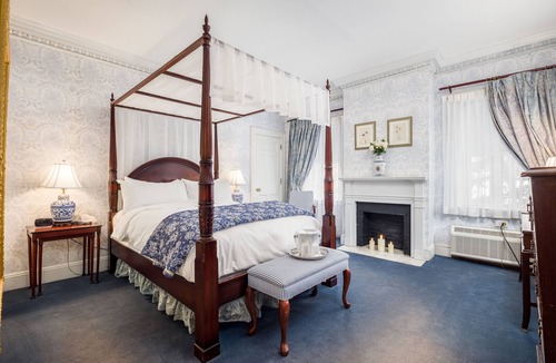 Simsbury Center Bed & Breakfast | Simsbury 1820 House