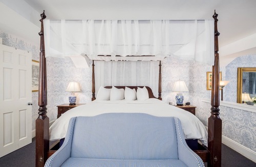 Simsbury Center Bed & Breakfast | Simsbury 1820 House