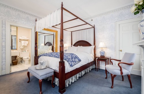 Simsbury Center Bed & Breakfast | Simsbury 1820 House