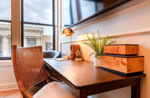 West Dundee Apartment | Sinclair Suites - Boutique Hotel West Dundee
