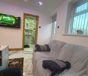 Levenshulme Apartment | Sindhu Luxury Bungalow