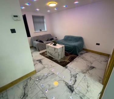 Levenshulme Apartment | Sindhu Luxury Bungalow