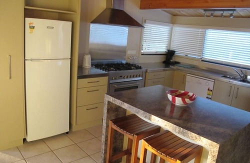 Raumati Beach House | Singalongwaves - Raumatibach: Absolute beach