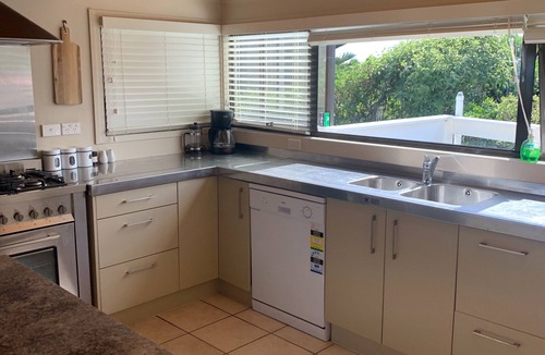 Raumati Beach House | Singalongwaves - Raumatibach: Absolute beach