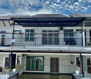 Mersing House | SingBeach holiday house