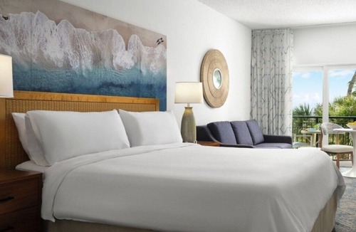 Palm Beach Shores Hotel | Singer Island | Beach Weekend Escape | Pools, Sandy Beach & Sunsets
