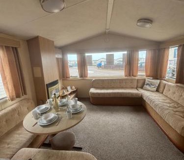 Clacton-on-Sea House | Singh&Leite Family L6