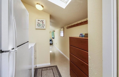 Downtown Cannon Beach Cabin | Singing Sands - Built in 1920!