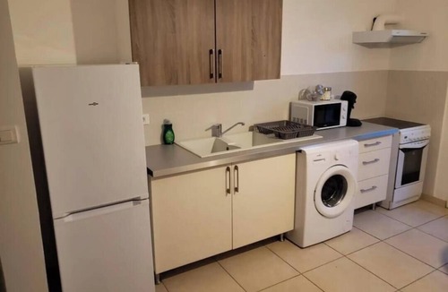 Miramas Apartment | Single apartment sleeping 4
