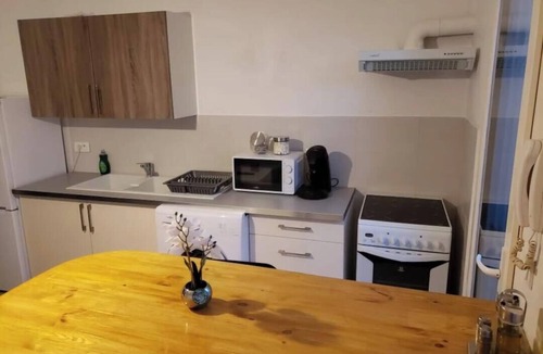 Miramas Apartment | Single apartment sleeping 4