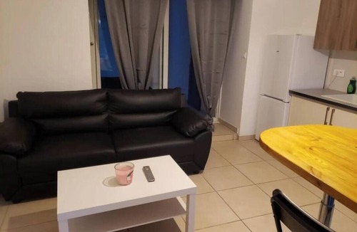 Miramas Apartment | Single apartment sleeping 4
