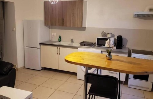 Miramas Apartment | Single apartment sleeping 4