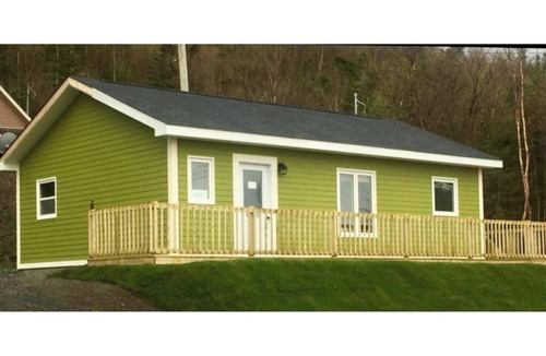 Rocky Harbour House | Single Bedroom Green Bungalow