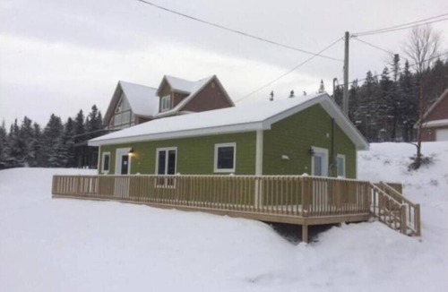 Rocky Harbour House | Single Bedroom Green Bungalow