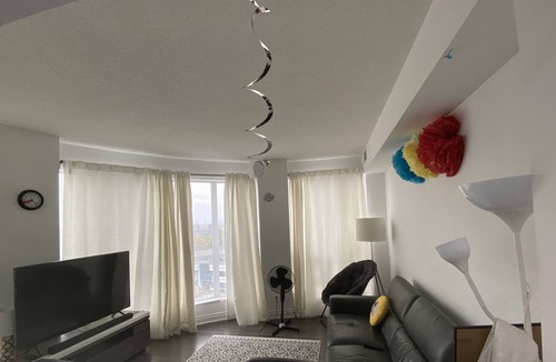 Unionville Apartment | Single bedroom with separate bath room available in 2 bed 2 bath condo@ Markham