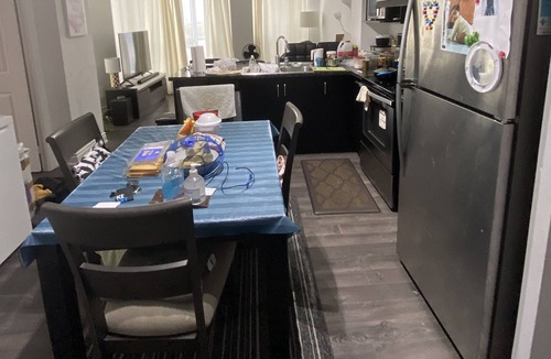 Unionville Apartment | Single bedroom with separate bath room available in 2 bed 2 bath condo@ Markham