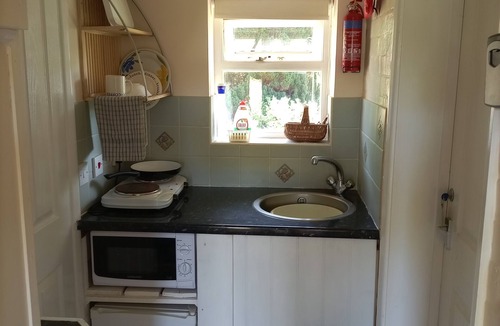 East Tisted Bed & Breakfast | Single Ensuite at Flossie's B&B