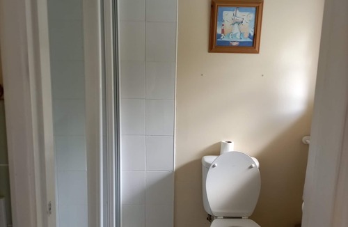 East Tisted Bed & Breakfast | Single Ensuite at Flossie's B&B