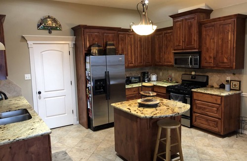 Woodland Hills House | Single family, one-story home. 3 bedroom and 2 full baths.