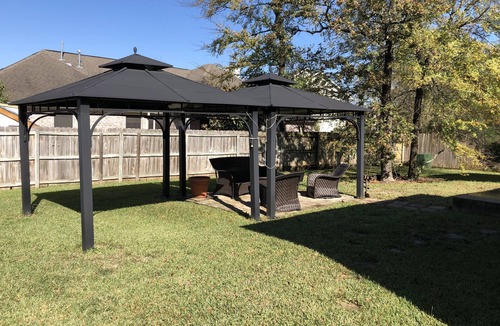 Woodland Hills House | Single family, one-story home. 3 bedroom and 2 full baths.