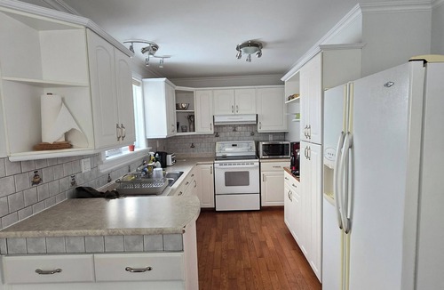 Alta Vista House | Single home close to downtown, hospitals, shops, and mall.
