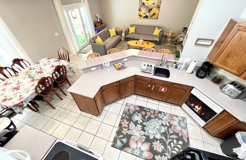 Westside House | Single house: 12guests,4bds/2baths,large backyard.