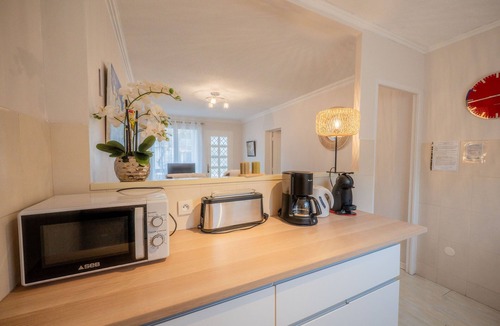 Tarascon-sur-Ariege Apartment | Single-Level Gîte with Veranda and Mountain View – Ariège