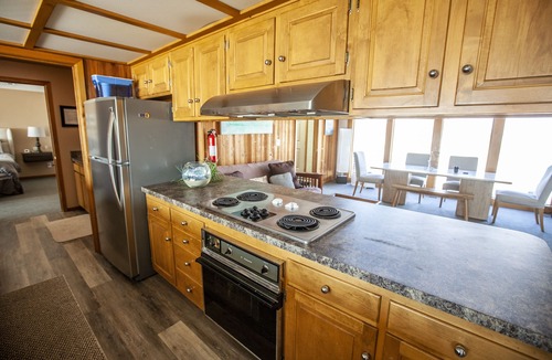 Bayshore House | Single Level, 2 King suites, on the beach, with 36" wide doors for accessibility