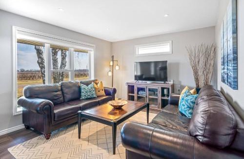 Virgil House | Single Level Vineyard Home | 6 PPL | Pet Friendly