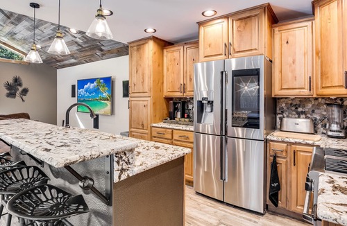 South Lake Tahoe Cabin | Single Level ✔Great Location✔Hot tub✔ Pool Table✔Arcade✔Shuffleboard✔Gym