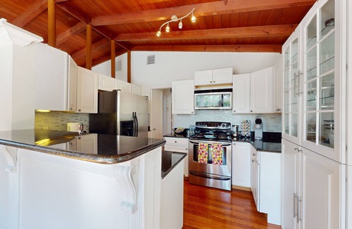 Hallandale Beach House | Single-level home with private yard, screened patio, AC, & W/D