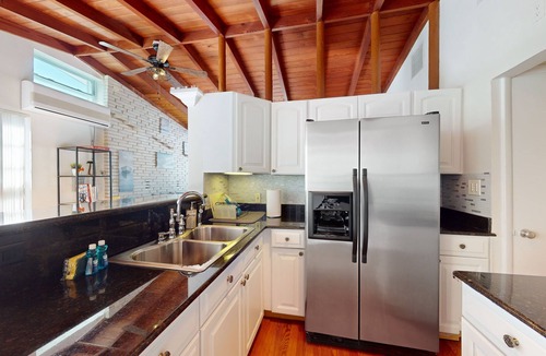 Hallandale Beach House | Single-level home with private yard, screened patio, AC, & W/D