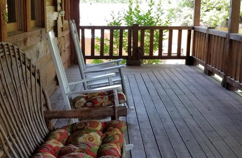 Fletcher Cabin | Single Pine Inn