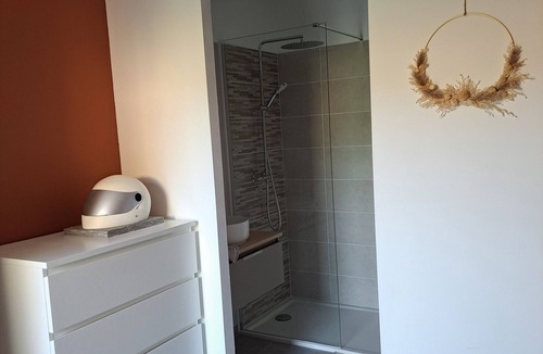 Saint-Martin-de-Crau Bed & Breakfast | Single room with private bathroom