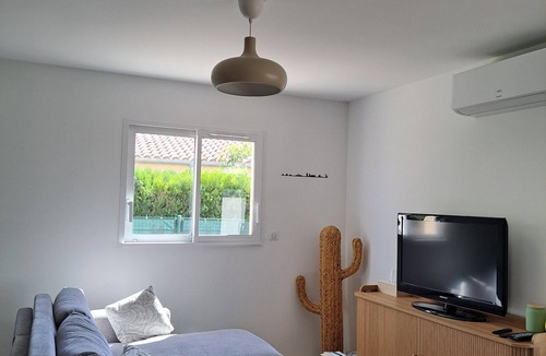 Saint-Martin-de-Crau Bed & Breakfast | Single room with private bathroom