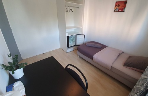 Vandoeuvre-les-Nancy House | Single room with shared bathroom