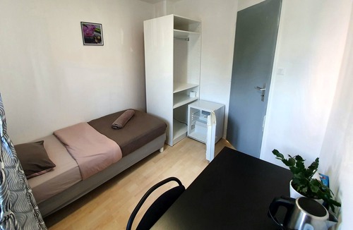 Vandoeuvre-les-Nancy House | Single room with shared bathroom