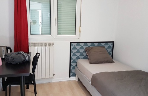 Vandoeuvre-les-Nancy House | Single room with shared bathroom