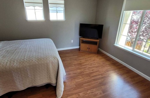 Dublin Apartment | Single room with private entrance & attached bath