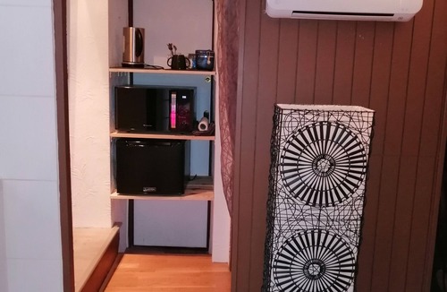 Avallon House | Single Room with Whirlpool Bath