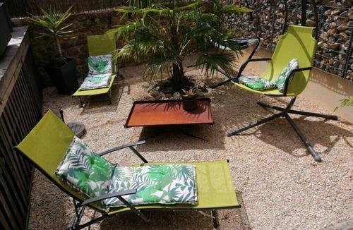 Avallon House | Single Room with Whirlpool Bath