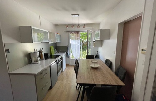 Saint-Vincent-sur-Jard House | Single-storey house, very quiet, enclosed and secure garden, 200m from the beach and pine forest.
