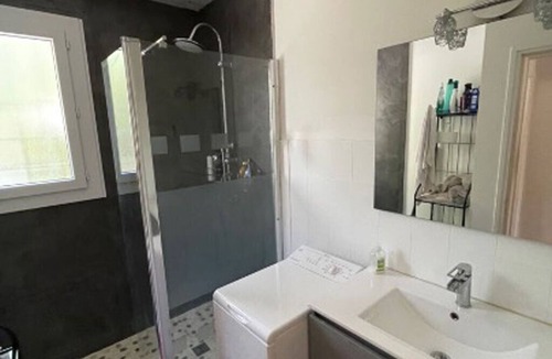Saint-Vincent-sur-Jard House | Single-storey house, very quiet, enclosed and secure garden, 200m from the beach and pine forest.