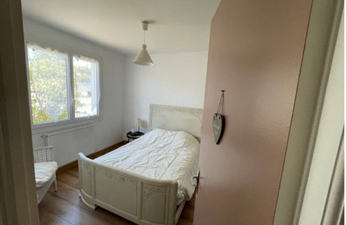 Saint-Vincent-sur-Jard House | Single-storey house, very quiet, enclosed and secure garden, 200m from the beach and pine forest.