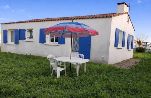 LʼAiguillon-sur-Mer House | Single-story house with garden, pets on request, near the beach