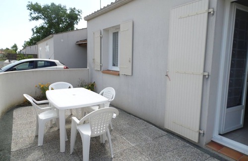 LʼAiguillon-sur-Mer House | Single-storey cottage near beach with parking in L'Aiguillon-sur-Mer