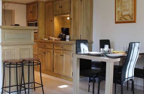 Saint-Paul-en-Foret Apartment | Single-storey apartment for 4