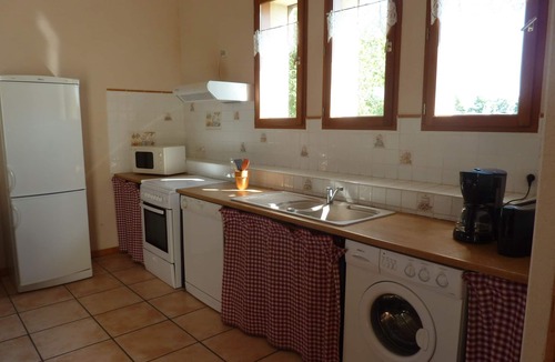 La Foret-sur-Sevre House | Single-storey gîte with swimming pool, ideal for families.
