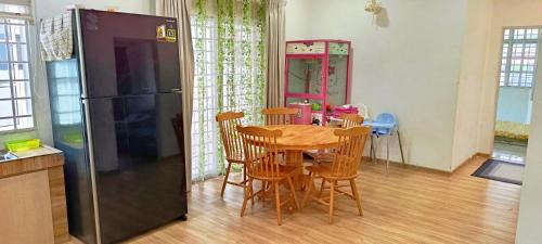 Taman Rapat Damai House | Single Storey Bungalow 12 pax